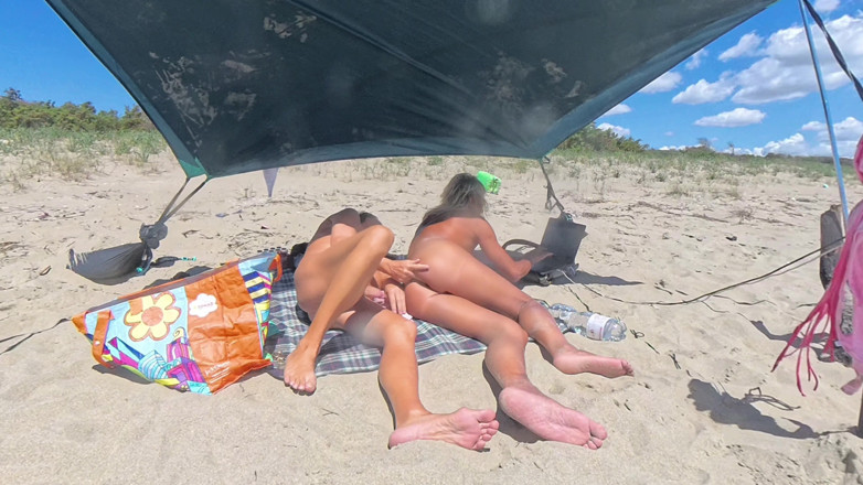 Gigi and David: Seksshow stripchat, naaktstrand, shemale en man, Gigi en Dave 2025-05-07, p1