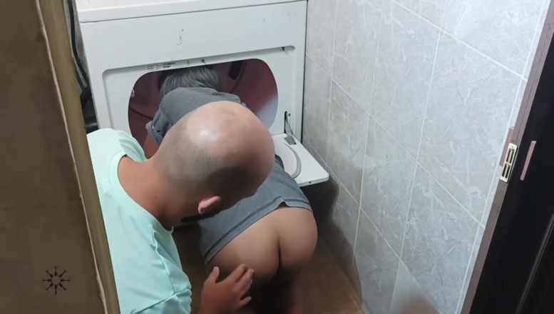 Swingersamateur40: Я допомагаю тобі і в кінцевому підсумку штовхаю його занадто глибоко