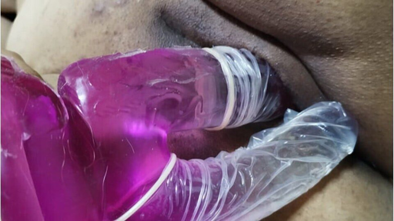 Vaca_chichi: Ma première double pénétration avec un méga gode