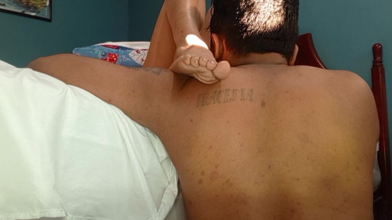 Skinnydanie21: Abang tiri saya menghisap faraj saya