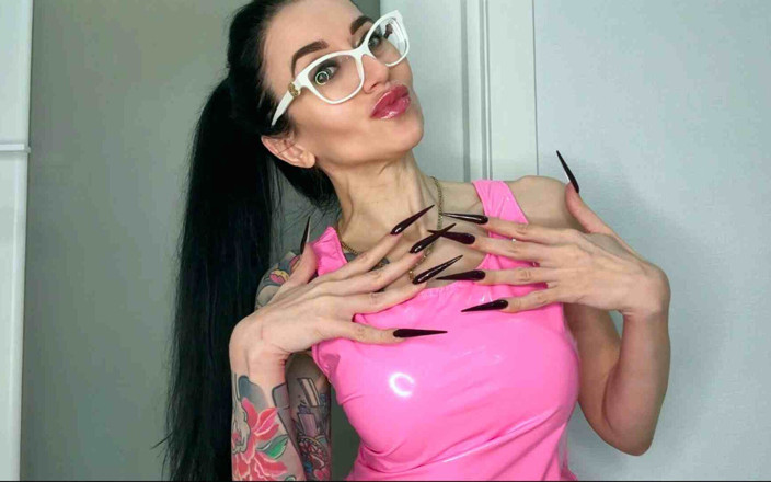 Julia domaina: 新颜色的长指甲，尖锐的高跟鞋，长手指吮吸和热辣的打手枪与唾液，粉红色 pvc 在我身上