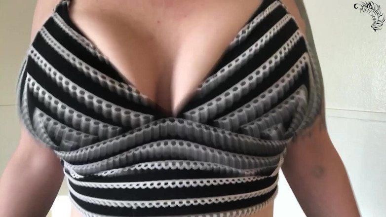 Nikki's Fetishes: Rebotando mis tetas en sujetadores deportivos