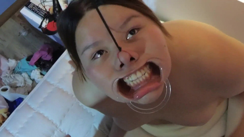 Sado Hentai: Dengan zakar di muka dan air mani di mata