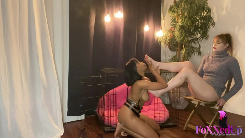 Дженна Дж. Фокс: Покорная милфа Jenna Foxx обожает ублажит киску и ступни!!