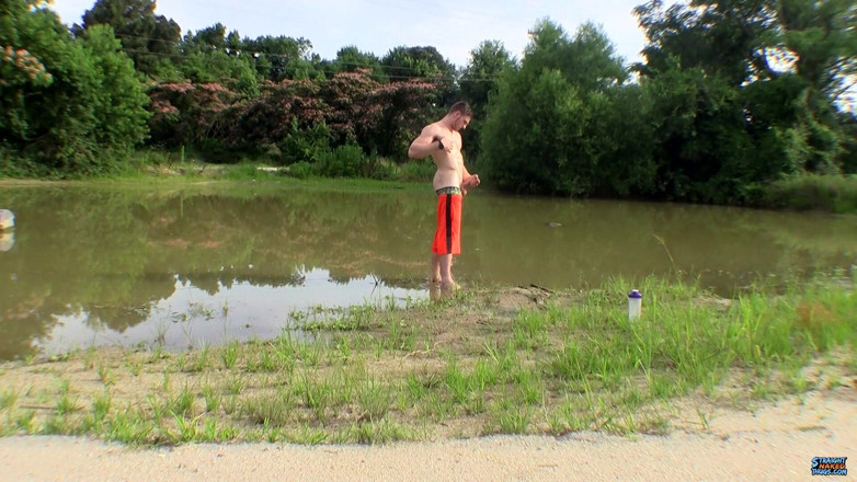 Straight naked thugs: Atletio nudo che si gode il suo cazzo!