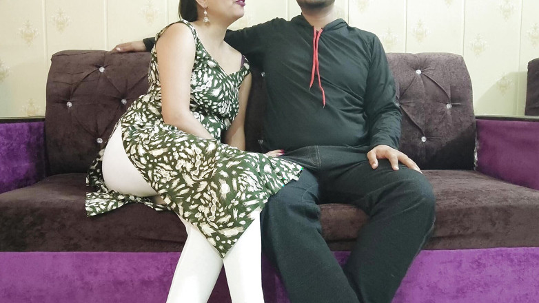 Hornycouple149: La sexy sorellastra indiana ha sedotto il suo fratellastro nel...