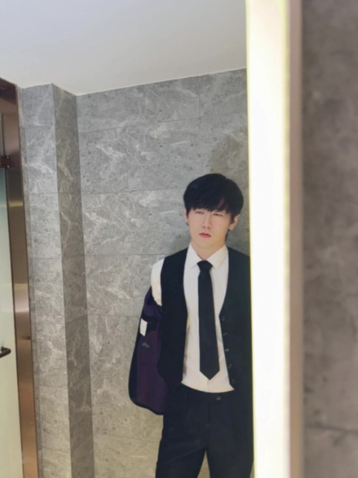Ben337: Bathroom Temptation