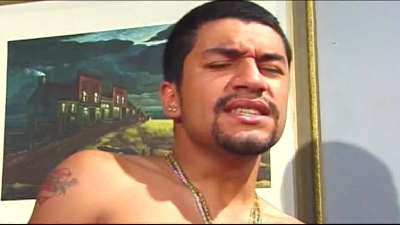 SEXUAL SIN GAY: Băieți din cartier. Scena 3 Latino Gay savurează futaiul prietenului său...