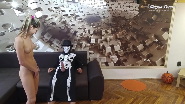 Mugur's World: MugurPorn Series - tập 4: đụ halloween đáng sợ, với sự tham gia của...