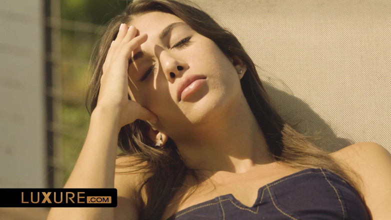 Luxure: Réveil des sens avec Anya