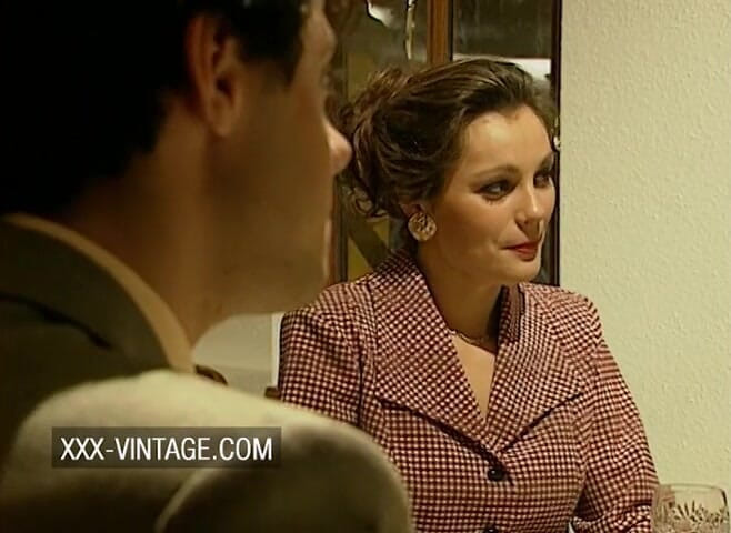 XXX-Vintage: Vintage trójkąt na przyjęciu swingersów - 2 sceny w 1