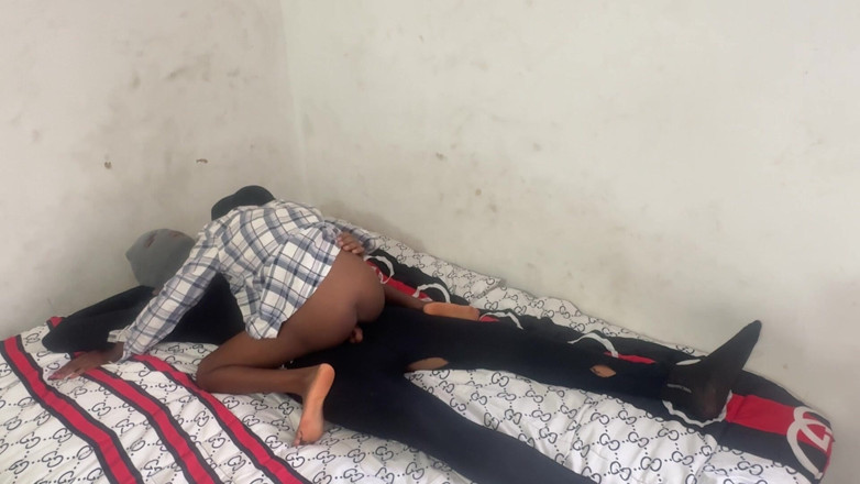 Petite Erotic Africa: Šukání hubené dívky ve více polohách