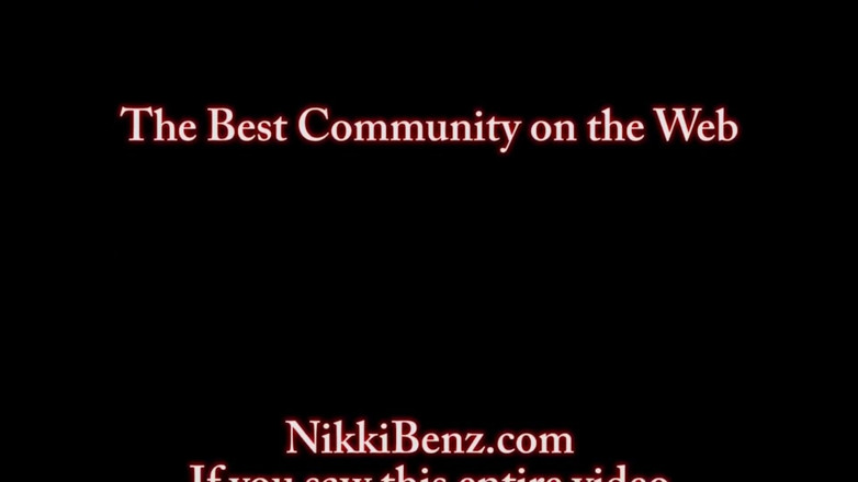 Nikki Benz: Nikki Benz prend deux bites chargées !