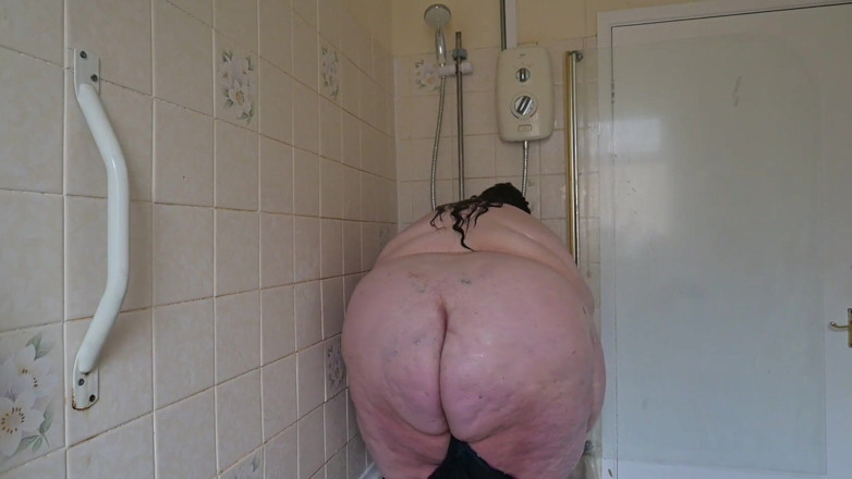 SSBBWLadyBrads: Duschgöttin nippel enthüllt