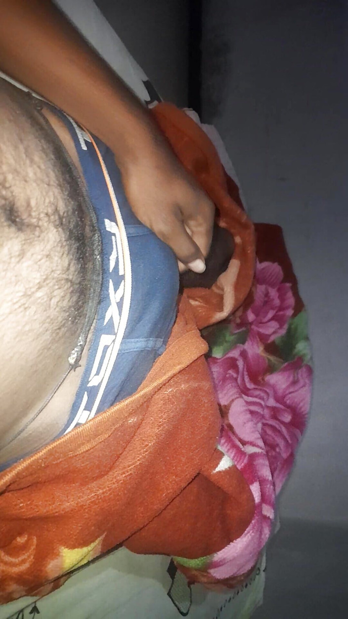 Sagar_9888: Un garçon marathie seul dans la chambre