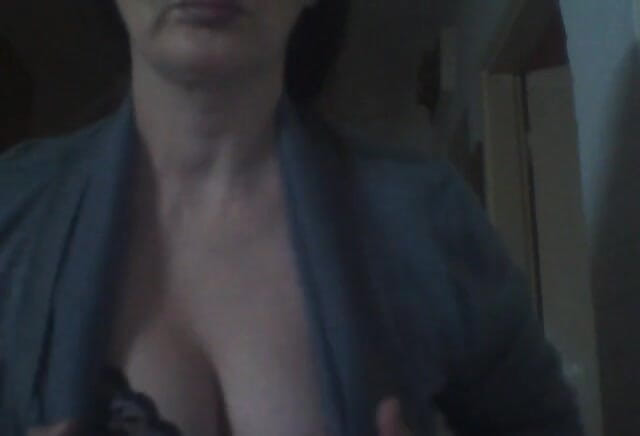 Dominatrix Redsonyja: Just A Little Fat Tickle Who Wants To Go Naked...