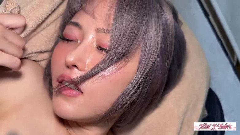 Asian happy ending: Allure, superbe hygiéniste dentaire, brille pendant que les réactions s’intensifient...