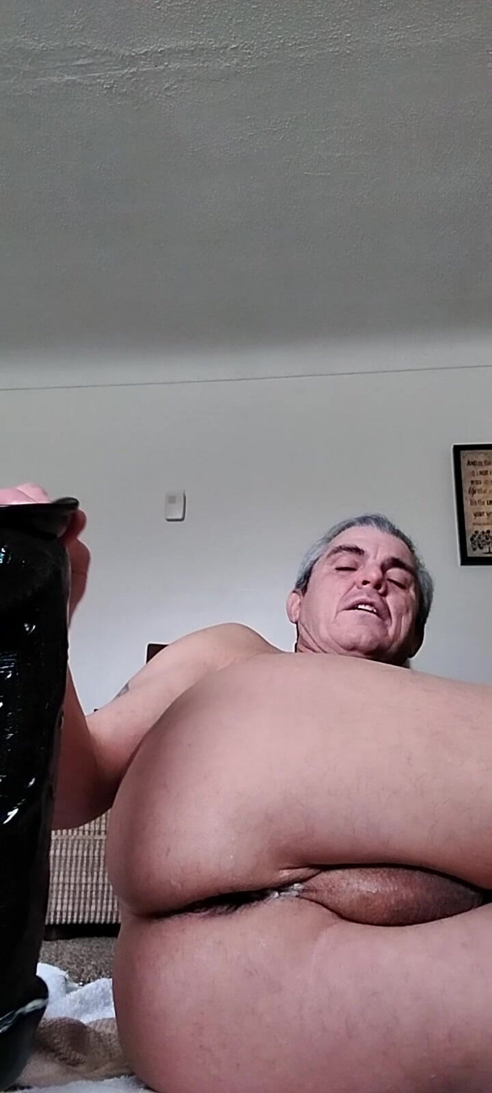 Sluttybottom101: Принимаю большой черный дилдо глубоко в киску моего паренька и кончаю повсюду