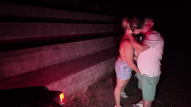Alex e Bianca: Šukám svou špinavou kamarádku venku, zatímco její manžel je v práci ......
