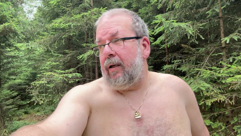 Qualzucht: Vânătoare de ciuperci în pădure și un pic de distracție anală