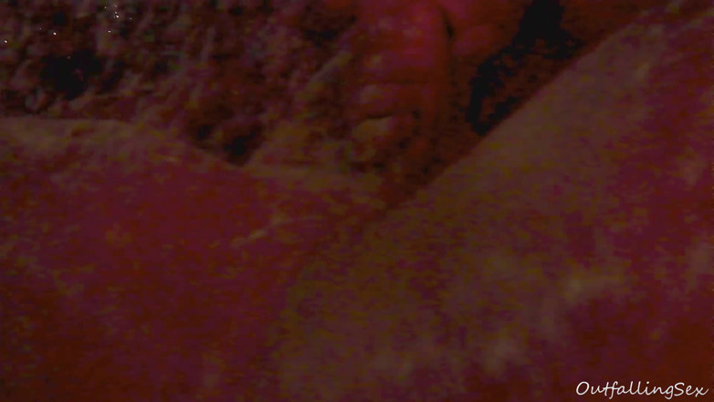 OutfallingSex: OutfallingSex - Ação na jacuzzi