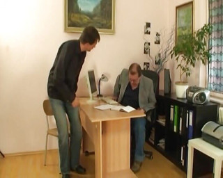 German Homemade: En fantastisk ser tysk blondin med två hårda kukar på...