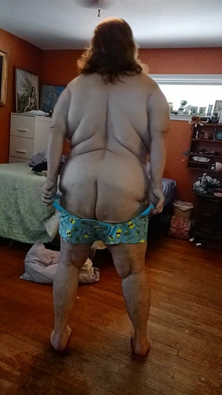 BBW nurse Vicki adventures with friends: ¡Poniéndome los pantalones cortos de My Blue Lemon Boy y...