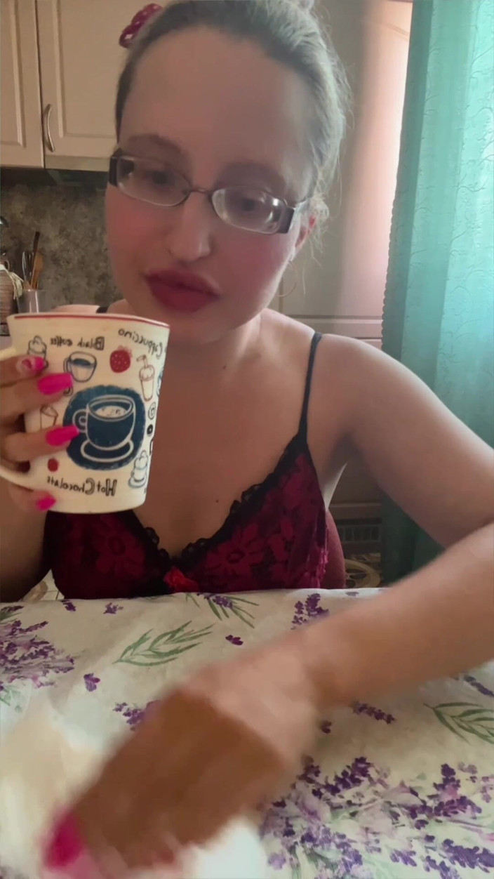 FinDom Goaldigger: ASMR dans la cuisine, partie 3, lemonade