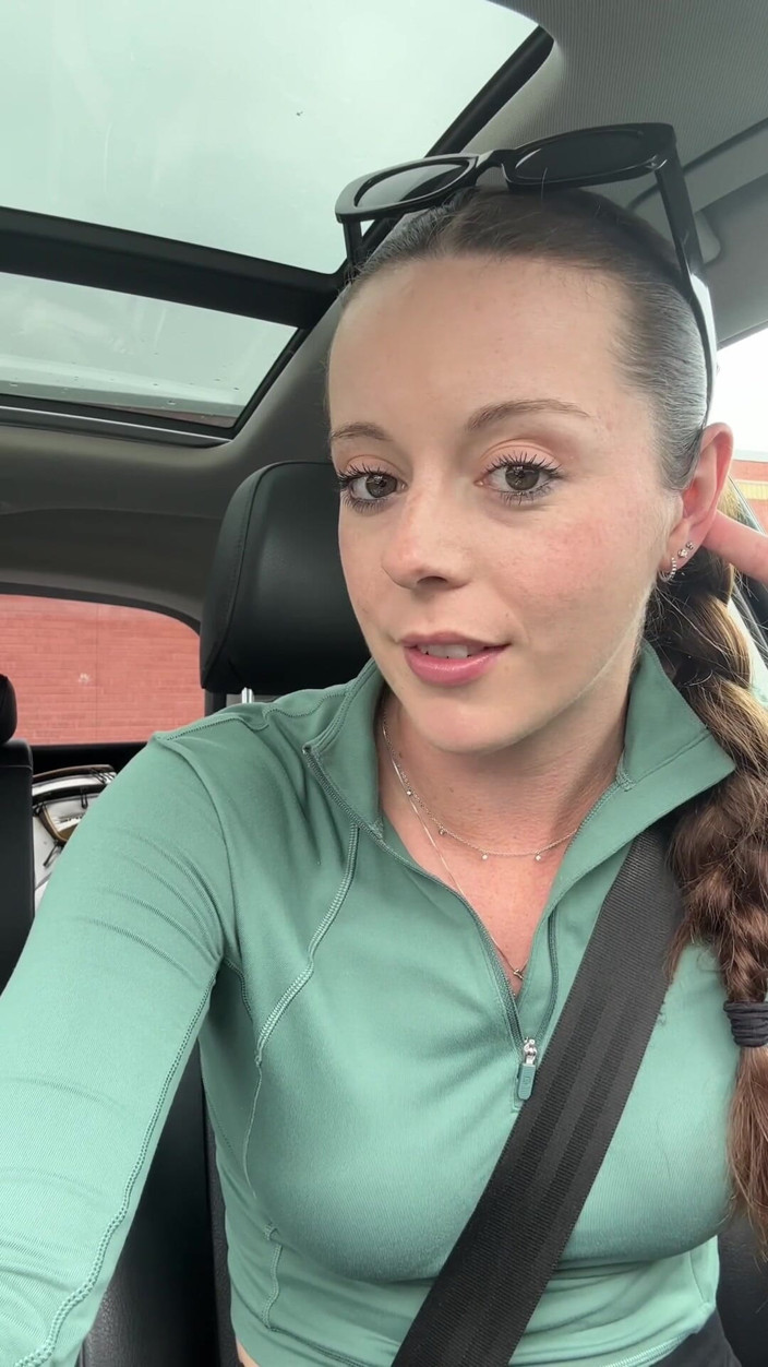 Nadia Foxx: Ejaculând în Drive Thru și vestiar! Nou-nouță Nadia Foxx - aventură luxuriantă!