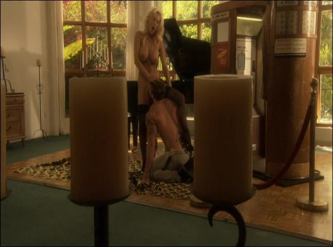 My MILF: Une femme de ménage blonde avec de gros seins dans...