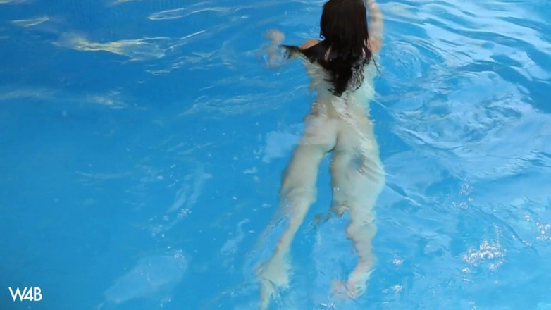 Watch4beauty: Plaisir d’été à la piscine