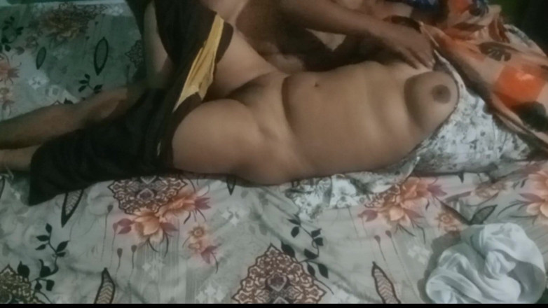 Manjushukla: Soti Hui Bhabhi Ko Chod Diya.