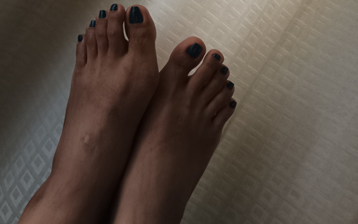 SensualBunny: Kaki nyonya dan kuku yang seksi banget