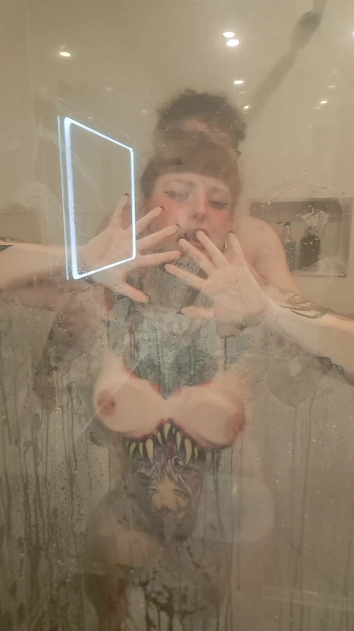 Yourfavecumslut: Sexe sous la douche contre le gros panneau de verre...