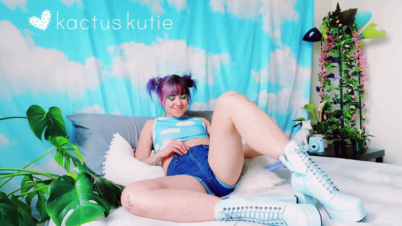 kactus kutie: Kute Kum pe Kloud 9