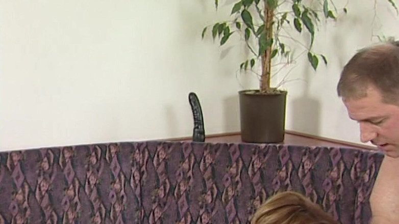 VintageXMovies: Tante sange rambut cokelat di-fingering sampai muncrat banyak banget sama...