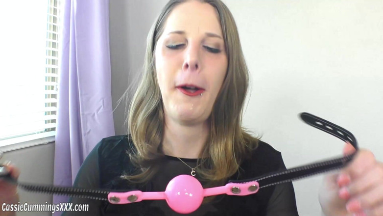 Cassie Cummings: Cassie's BDSM Gag Try on and Talk