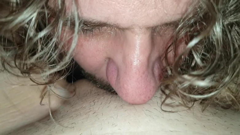 Realamateurs: Traidora lambe buceta com meus dedos nela