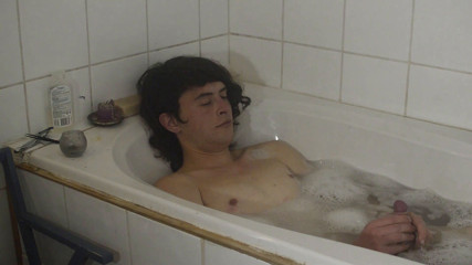 Sara B: Non-binary taking bath, smoking and jerking