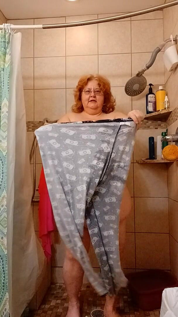 BBW nurse Vicki adventures with friends: Verdammt, ich habe meine hose angepinkelt, guck?
