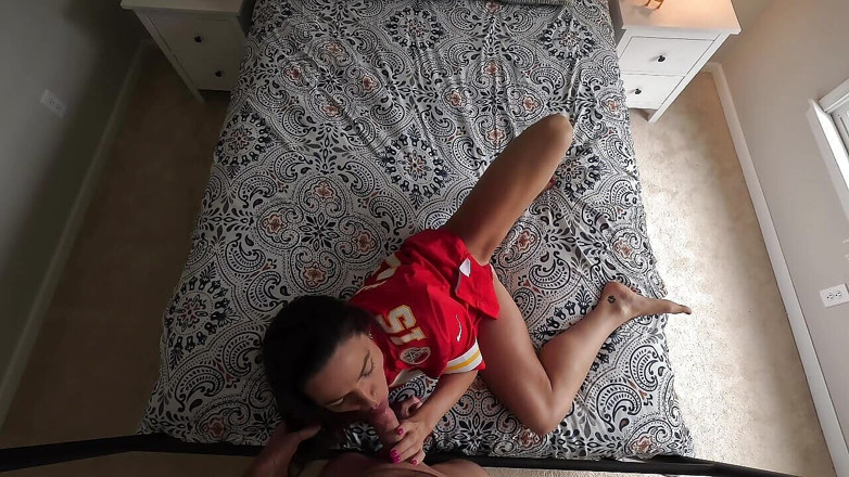 littlebuffbrunette: Des fantasmes de football avec une fille du Chef du...