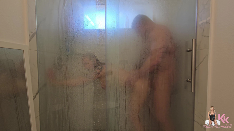 Katiekampbell: Skutečný pár amatérský sex ve sprše domácí video