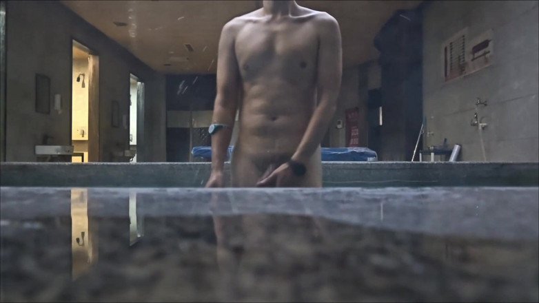 ChineseBisexual: Thủ dâm trong nhà tắm