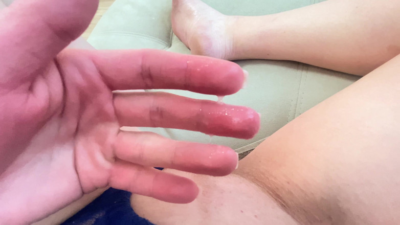 ArinaMills: Super nasses höschen und orgasmus zum bein