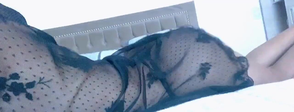 Nikki Montero: bahut jyada porn karne ke baad aaraam