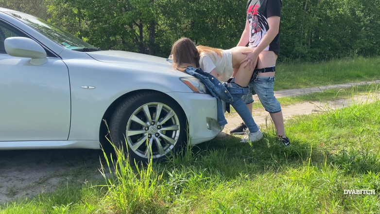 Dvabitch: Une ado amateur se fait baiser dans la nature