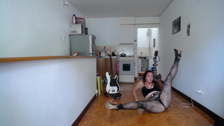 tunoviaputita: Une déesse arabe danse la danse du ventre en talons...