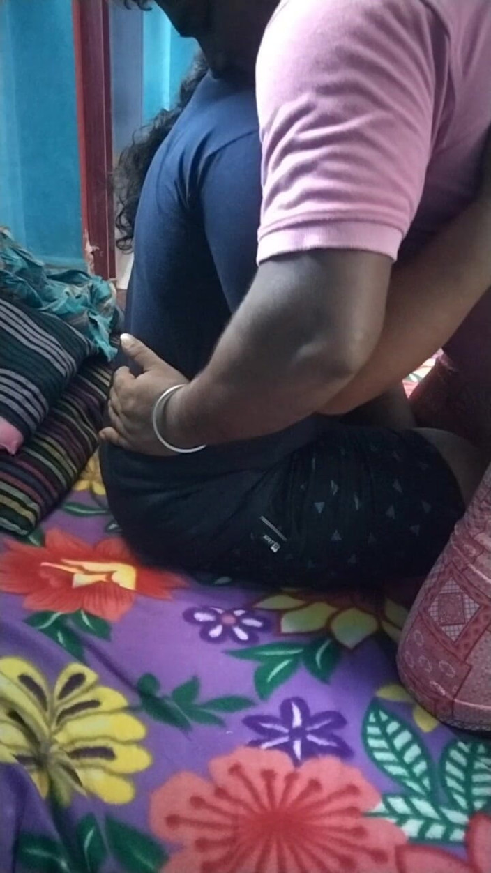 Benita sweety: Une femme de ménage baise avec le propriétaire tamoul, conversation...