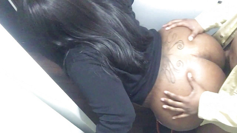 Exclusive Dirty Diana: Keseronokan twerking berpantat besar