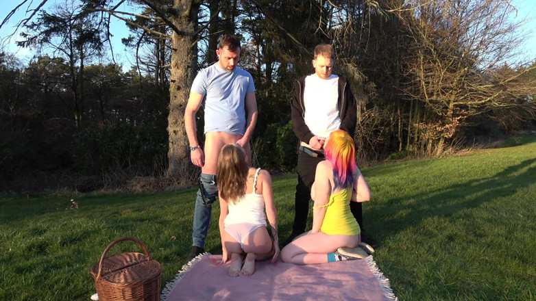BiMFCoupleUK: Par byter picknick med April Paisley &amp;Emojizz